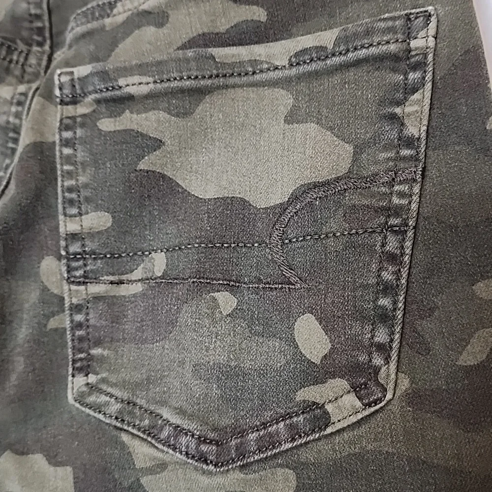 American Eagle Outfitters High Rise Camo Jeans Skinny Stretch Deep Pockets